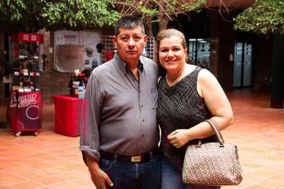 Víctor Cervantes y Amira Issa.