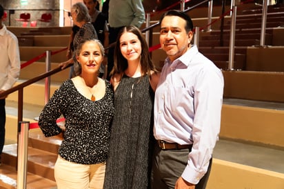 Bertha de la Cueva, Sofía Martínez y Gerardo Martínez.