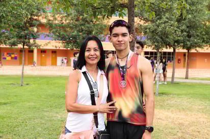 Rosy y Elías Pérez.