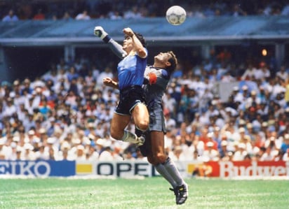 La mano de Dios, polémico gol marcado por Diego Armando Maradona en el Mundial de México 86. Foto: El Gráfico