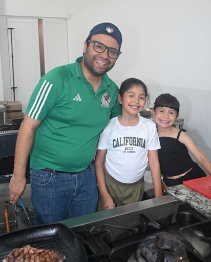 Bernardo Castañeda, María Fernanda y Elizabeth.