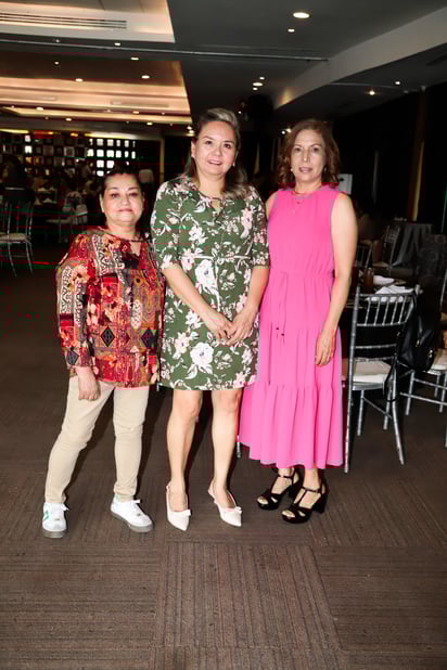 Yola Flores, Laura Bernal y Lorena Espinosa.