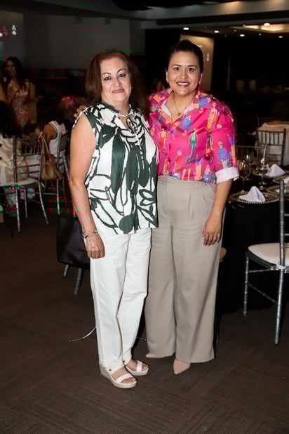 Cynthia Escobar y Flora Mancha.