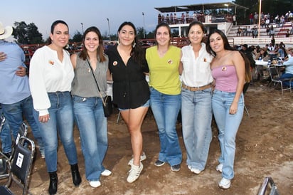 Niza, Ane, Mariana, Coqui, Pamela y Laura.