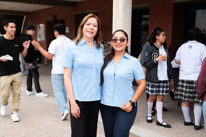 Miss Lety y Miss Gaby López.