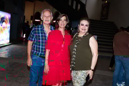 Hugo Chávez, Adriana Barroso y Adriana Álvarez.