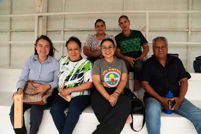 Juana Rosa Valeria, Liliana Ángeles, Viri Bautista, Isabel Martín del Campo, Tania Díaz y Martín Rivera.
