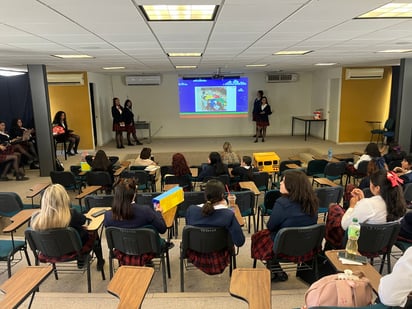 Cierre de curso en Escuela Normal de Torreón.