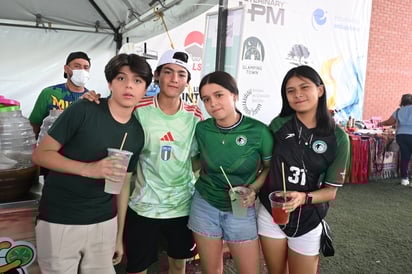 Leonardo, Santiago, Emilia y Maia.