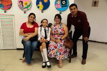 Kamila Agüero, Fernanda Moreno Montoya, Claudia Guadalupe Gallegos y Victor Manuel Ramírez.