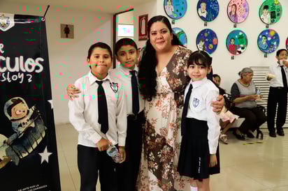 Dylan, Emmanuel, Betty y Deborah.