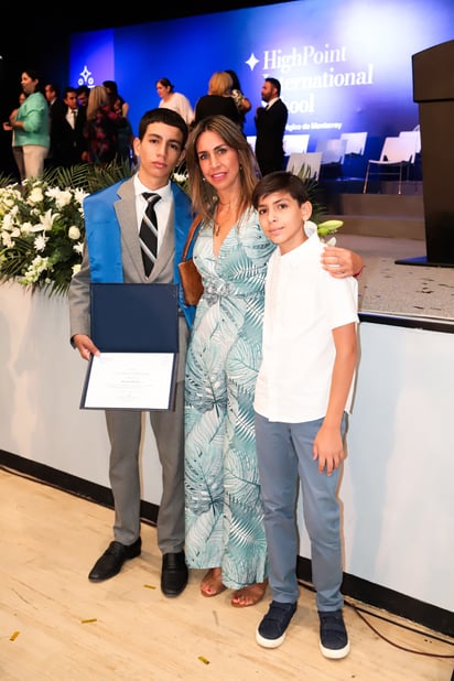 Luis David Yacaman, Jessica Yacaman y Emilio David Yacaman.