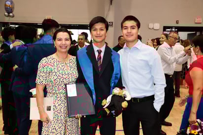 Rossana Rivera, Mauricio Estrada y Guillermo Estrada.