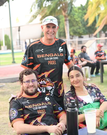 Carlos Urbieta, Cristina Mejía y Eduardo
Urbieta.