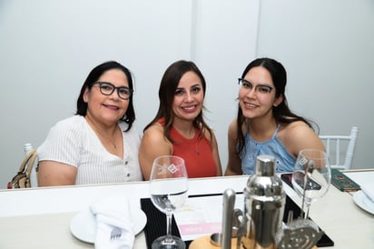 Alicia García, Susan Jiménez y Valeria Sánchez.