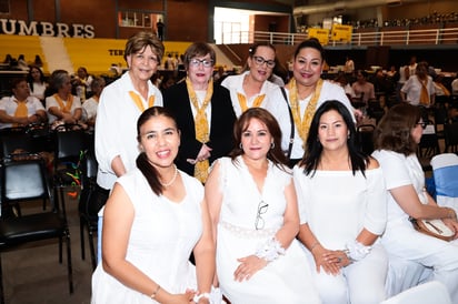 Tere, Estelita, Flor, Alba, Alejandra, Gaustina y Teresa.