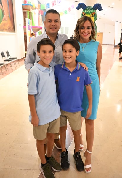 Roberto, Eloísa, Roberto y Rodrigo. 