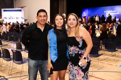 Rafael Orozco, Andrea Orozco y Monserrat Gaucín.