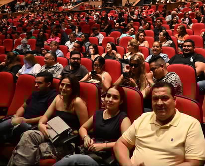 Asistentes. El publico disfrutó la función de principio a fin.