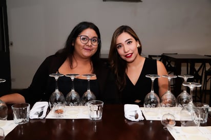 Laura Torres y Elizabeth Lira.