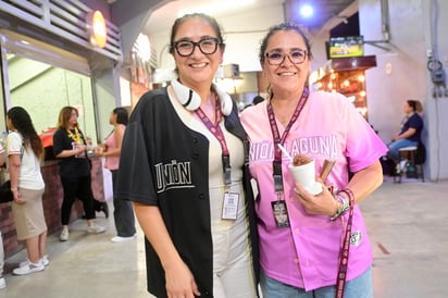 Lili Cardenas y Adriana Pamanes.