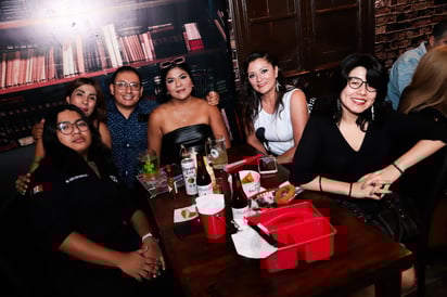 Carlos, Ana, Ed, Alma, Ana y Pao.