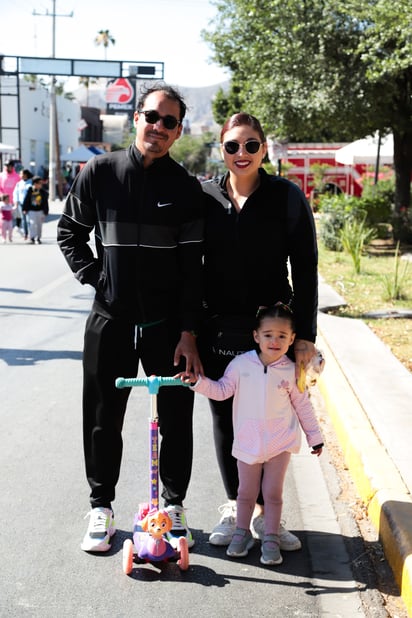Irving Alvarado, Laura García y Constanza.
