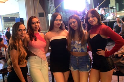 Kenia Toral, Frida Toral, Susy Macías, Fernanda Chávez y Lily Narváez.