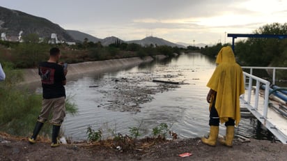 Atentos. Diferentes dependencias se concentraron en la laguna de regulación Santiago Ramírez, donde se estableció un
centro de mando para monitorear la situación.
