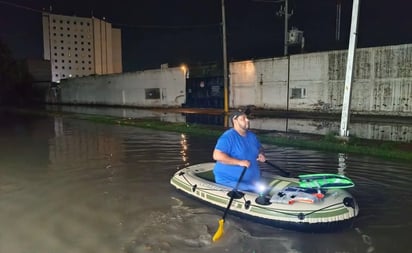 Inundaciones por la lluvia en Torreón (CORTESÍA)