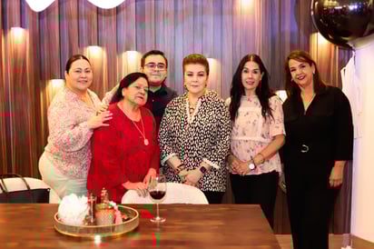 Sol Salinas, Elida Valenciana, Pablo Facon, Martha Alvarez, Nidia Becerril y Lily Castellanos.
