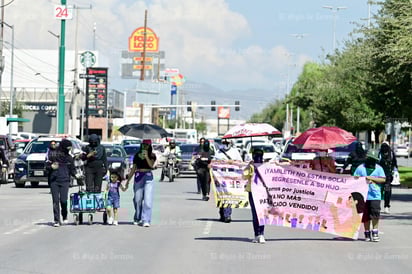 Marcha de Colectiva Víboras del Desierto (EL SIGLO DE TORREÓN / ENRIQUE TERRAZAS