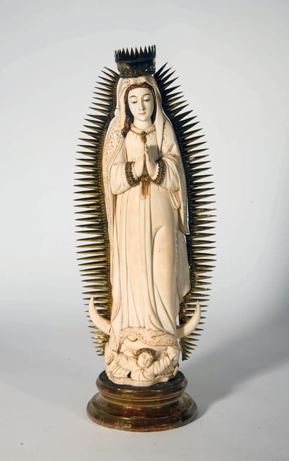 Virgen de Guadalupe de marfil policromado y latón (siglo XVIII), proveniente de un taller hispanofilipino. Foto: Cortesía Museo Nacional del Prado
