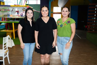 Cynthia Vargas, Graciela Alcalá y Denisse Fernández.