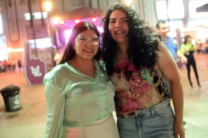 Nahomi Santos y Deni Míreles.