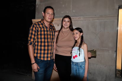 Alfonso, Janeth y Romina. 