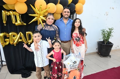 Claudia Rivera, Carlos Llera, Renata, Carlitos y Romina.