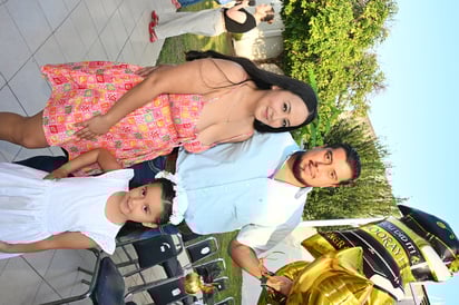 Alejandra, Valentina y Felipe.