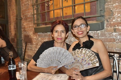 Adriana Reyes y América Casas.