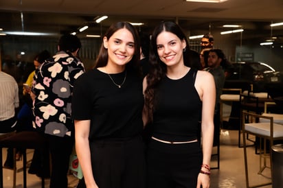 Carla Olivares y Lucía Olivares.