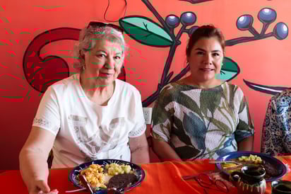Elda y Gaby Marín.
