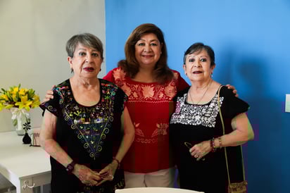 Gloria Murillo, Telus Gallardo y Carolina Murillo.