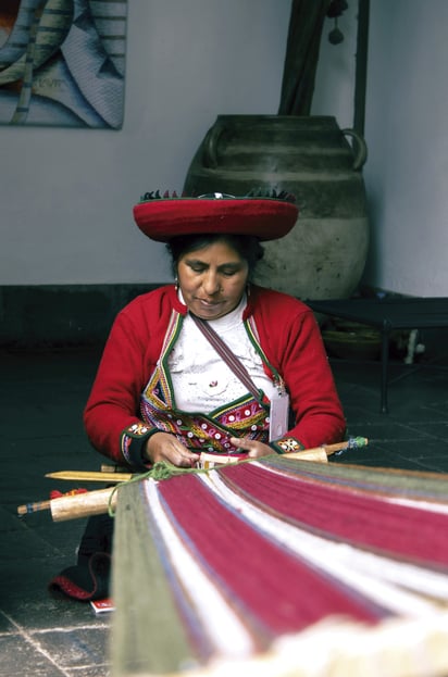 Quienes más deben verse beneficiados con las DO son los productores locales que preservan procesos tradicionales ante los embates de la producción en masa. Foto: Unsplash/ Anyela Malaga