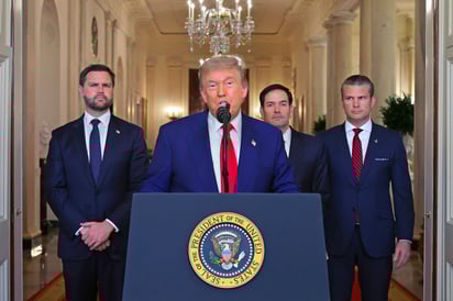 El presidente Donald Trump da un anuncio desde la Casa Blanca respecto a los ataques estadounidenses en Irán, asegurando que el objetivo era frenar la fabricación de bombas nucleares en ese país. Foto: EFE/ Carlos Barria