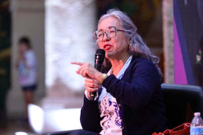 La escritora abordó temáticas de sus obras como el cuerpo y el territorio, pero también compartió el proceso creativo de libros como El invencible verano de Liliana, con el que ganó el Pulitzer 2024. (Cortesía / Víctor Mendoza).