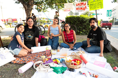 Ramiro Morones, Alexandra Chávez, Ruth Morones y Elizabeth Rocha.