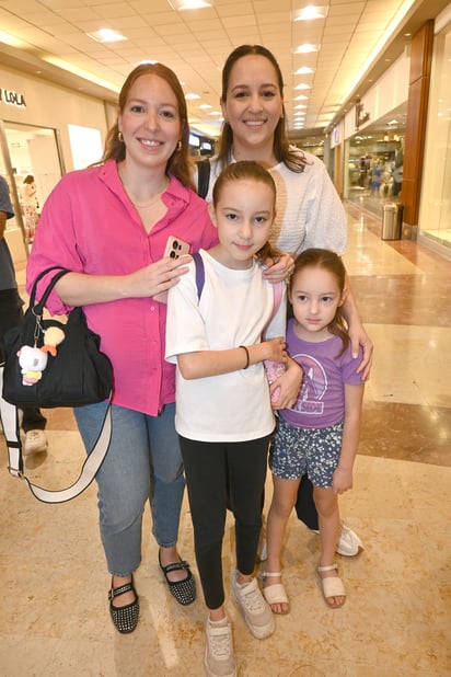 Andrea, Susana, Marisol y Pilar.