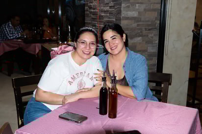 Mari Favela y Miztly Chairez.
