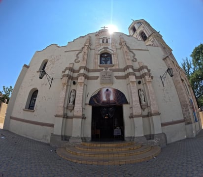 Visita Arteaga. CORTESÍA