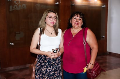 Paola y Mayra.